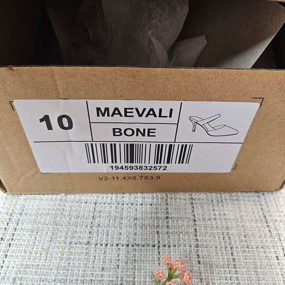 Journee Collection Maevali Pump Pointed Toe Bone White Size‎ 10 - Picture 12 of 12